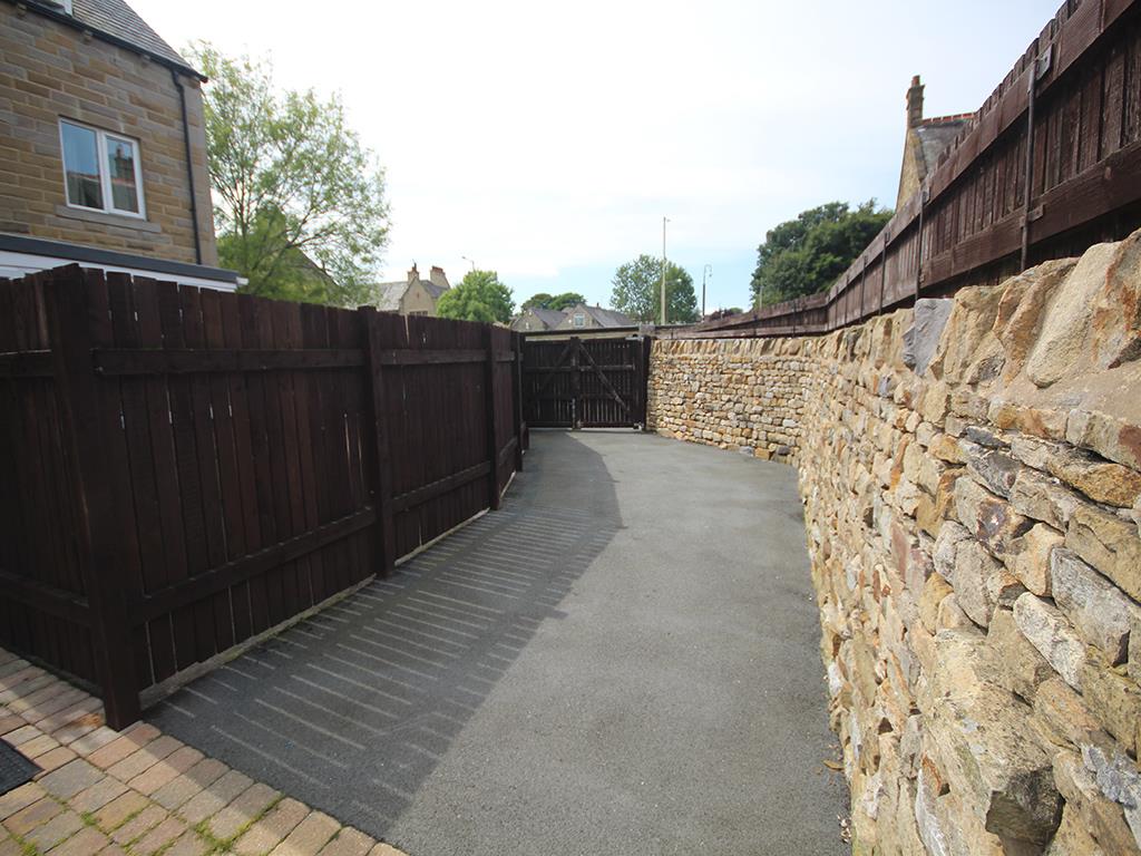 4 bedroom semi-detached house To Let in Earby - IMG_3137.JPG